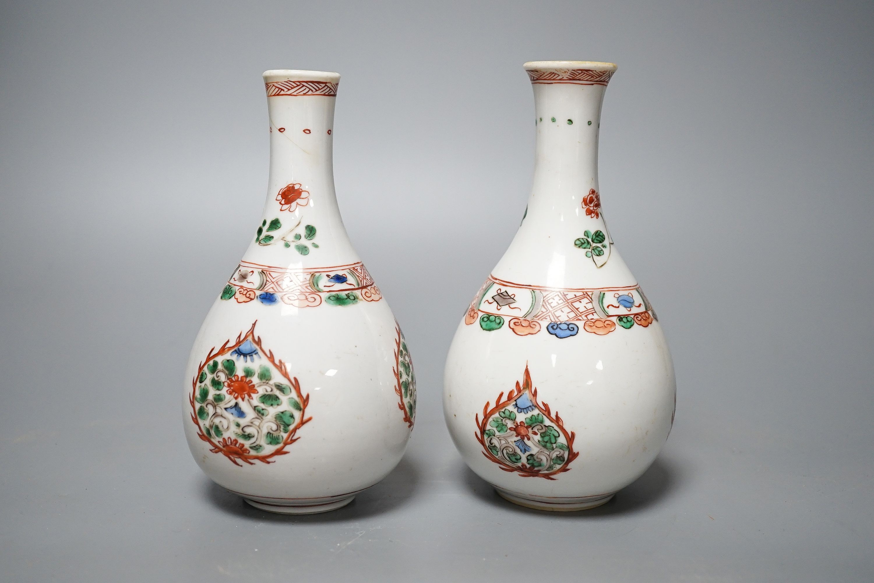 Two Chinese famille verte bottle vases, Kangxi period. 17cm